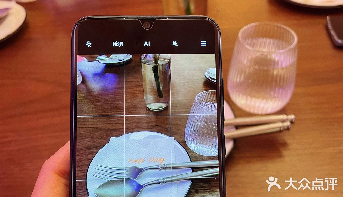 成都探店|这家西餐厅，一步一景，落日斜阳的环境也太美了吧[爱心]