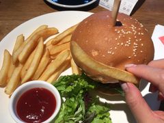 经典牛肉汉堡-ZEMOCAFE·FUSION FOOD(西交利物浦店)