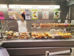 面包甜点陈列柜-PAOPAO Bakery&Café(港汇店)