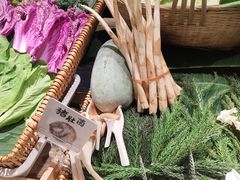 -雍容荟活帝王蟹活龙虾自助(苏宁旗舰店)