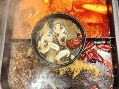 -老牌坊云南鱼豆花火锅(爱建店)