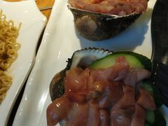 生吃赤贝-喝丢一只鞋海鲜烧烤·海肠捞饭(市场店)