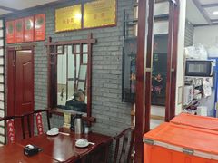 -湖南人家湘菜馆(镇江路店)