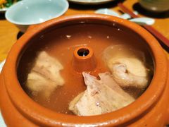 云南名材汽锅鸡&nbsp;/例-丽江金茂凯悦臻选酒店-滇香馆