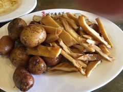 -老鼎万春卤菜(鹭湖宫8区店)