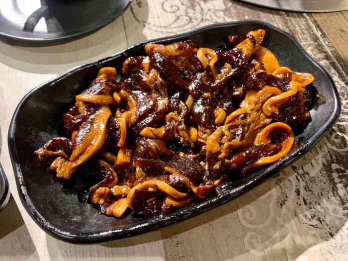 达龙烤肉-"很喜欢这种简单直接的烤肉,店里有一只老板.