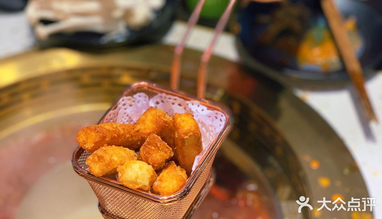 郑恺首家国民风火锅店空降北京[礼花]