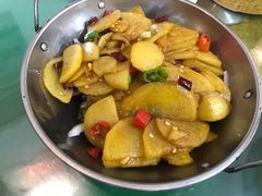 干锅土豆片-鱼乐岛餐厅·户外花园主题餐厅