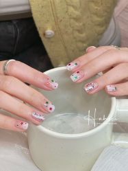 -花岐款式专研健康美甲沙龙