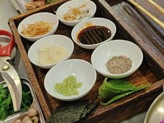 -围炉肉舍•炭烤活鳗•丹东海鲜烤肉(步行街店)