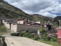 -比如骷髅墙景区