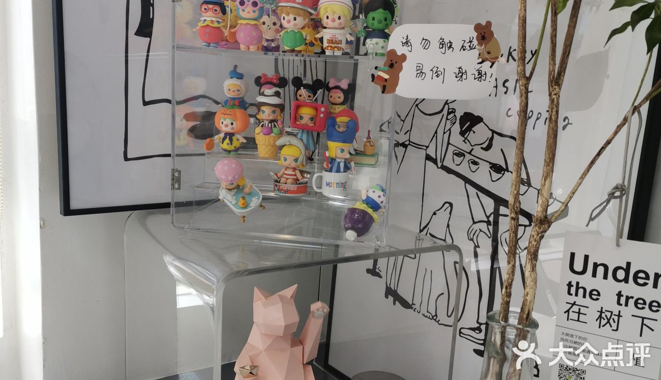 吃了一口奶油就停不下来，不过蛋糕有一丢丢干