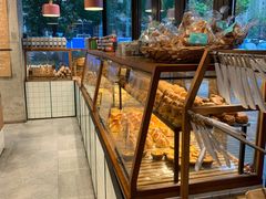 面包甜点陈列柜-Dough&Joe团憩(瑞虹天地月亮湾店)