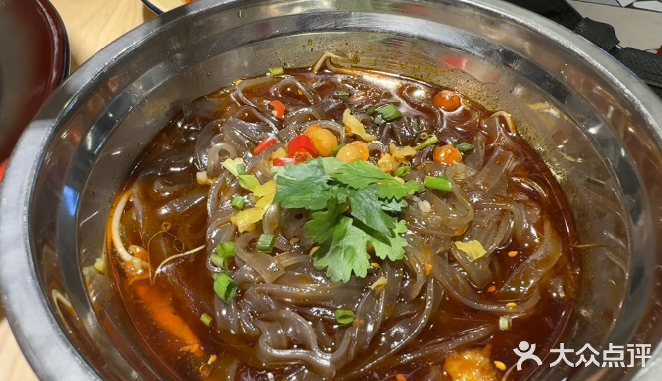 今天尝鲜火锅，辣到飞起！
