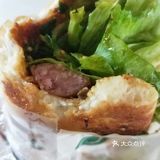 银座对面小吃街里的一家店，店面不大生意却挺好