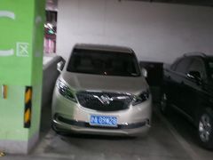 -五月花生活广场-停车场