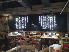 大堂-洪氏嗨捞·广东猪肚鸡·椰子鸡火锅(西咸万象城店)