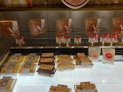 面包甜点陈列柜-西村叔叔的店·面包·甜品·蛋糕(崂山丽达店)
