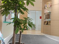 -瑞尔齿科(上海长风大悦城店)