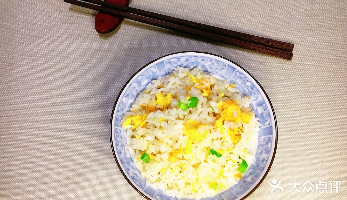 [馋]妈妈味道～一碗颗粒分明的蛋炒饭