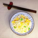 [馋]妈妈味道～一碗颗粒分明的蛋炒饭