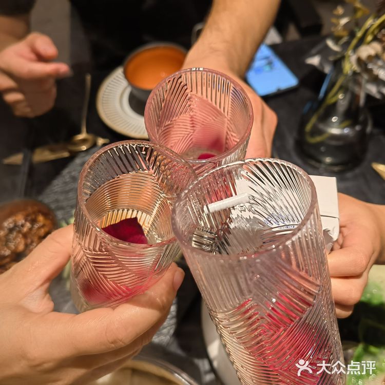 其实感觉是融合餐厅。京酱肉丝对小朋友比较友好