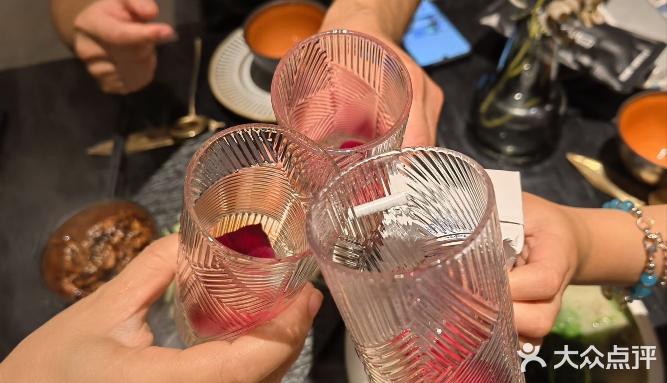 其实感觉是融合餐厅。京酱肉丝对小朋友比较友好