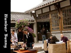 里外院-漂漂的服务员MM-里外院(宽窄巷子景区店)