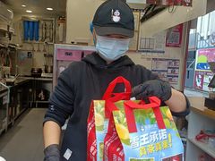 -蜜雪冰城(万达广场外B号门门口外集装箱店)