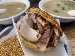 烧饼夹肘子肉-老四烧饼铺(丽源路店)