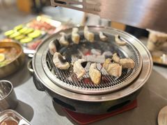 -围炉肉舍•炭烤活鳗•丹东海鲜烤肉(步行街店)