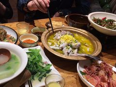 -老滇山寨•云南特色菜•地方菜•民族风情歌舞表演(金碧店)