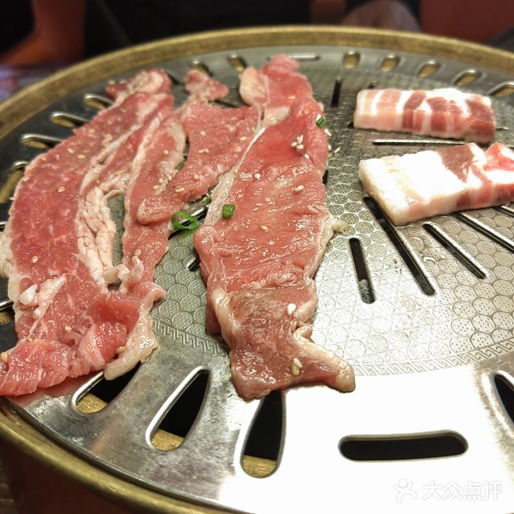 双人餐，正好两人团购了一份，套餐里还真丰富，有大虾