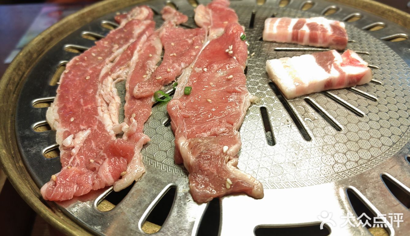 双人餐，正好两人团购了一份，套餐里还真丰富，有大虾
