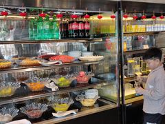 面包甜点陈列柜-泉州悦华酒店·自助餐厅