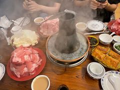 -洞庭洲·防空洞火锅·烧烤·铜锅涮肉(新百广场店)