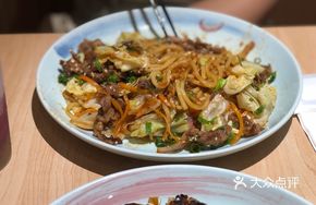 Beef and Udon Noodles on Hot Plate