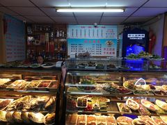 面包甜点陈列柜-正宗天津烧麦馆(柳州路店)