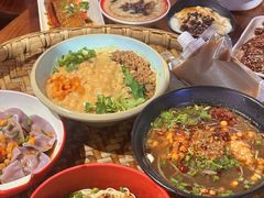 -爆炸头阿姨小四川正宗川味小吃(无任何分店)