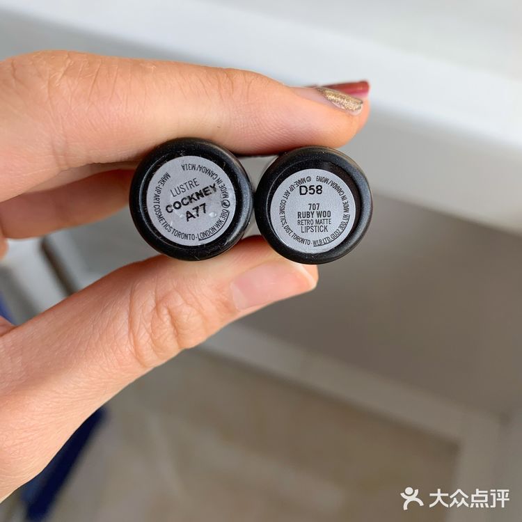 厚涂非常显白，质地是mac最润的质地
