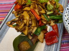 -香巴拉云南餐厅(华莱坞店)