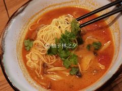 泰式冬阴功虾肉云吞面-莫多多餐厅