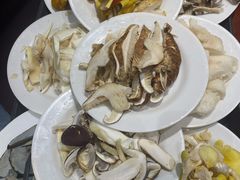 -菌之家·专业纯野生菌火锅·特色炒菌
