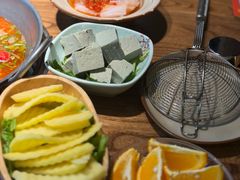 -野山舂·贵州现舂酸汤火锅(鸿通城店)