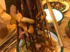 -拈签一笑黄牛肉辣卤串串