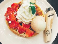 -莓园冰淇淋店