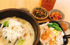 Scholar's Mushroom Soup Rice Noodles