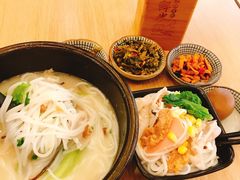 秀才菌汤过桥米线-米鲜剁椒米线(梅溪湖店)