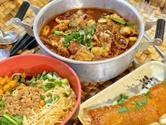 -爆炸头阿姨小四川正宗川味小吃(无任何分店)