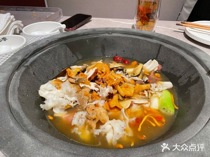 芸山季·云南野生菌火锅(宝能环球汇店)土鸡菌汤锅图片